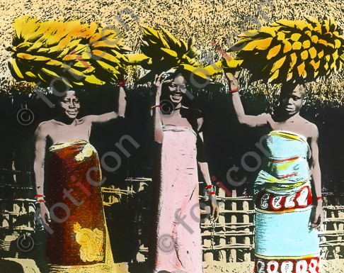 Drei Afrikanerinnen | Three Africans - Foto foticon-simon-192-026.jpg | foticon.de - Bilddatenbank für Motive aus Geschichte und Kultur